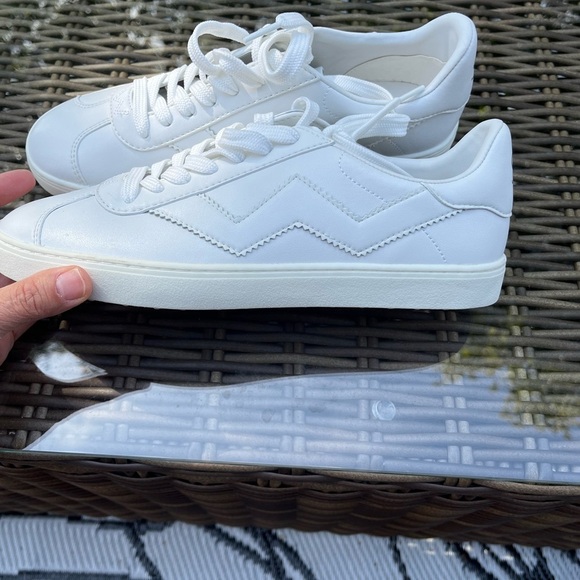 Stuart Weitzman Daryl Pro Low-Top Sneakers - Picture 11 of 17